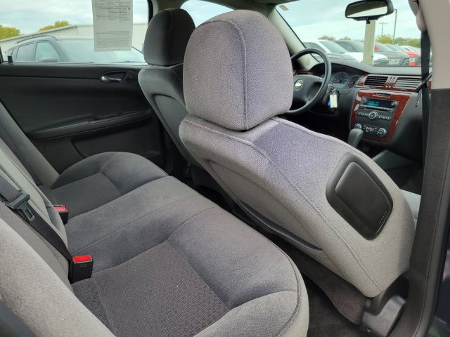 Used 2009 Chevrolet Impala LT FWD image 23