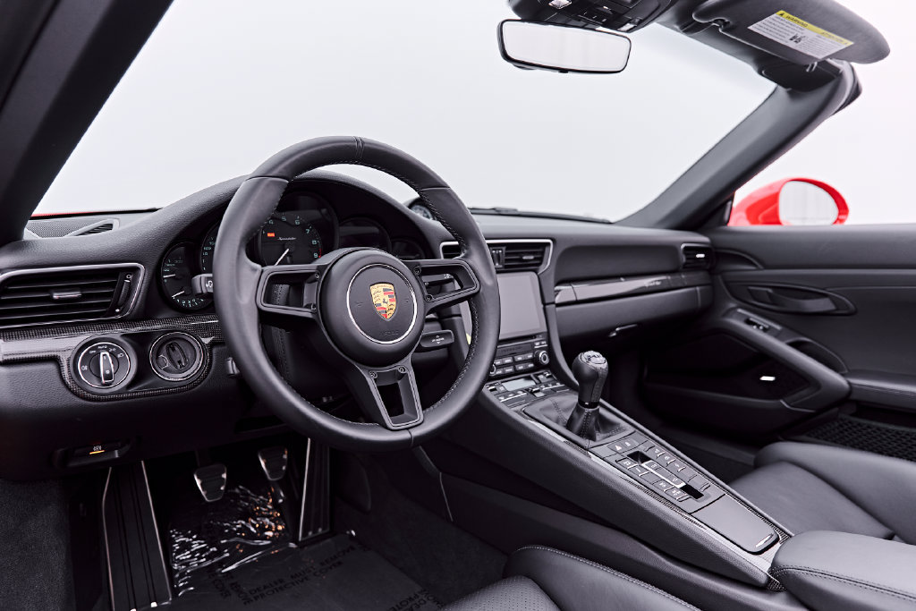 Used 2019 Porsche 911 Speedster w/ Chrono Package RWD image 2