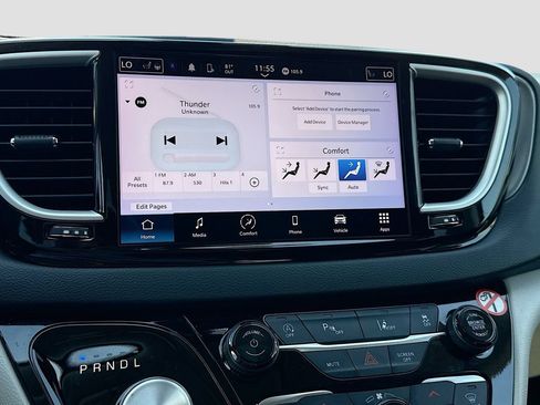 Used 2024 Chrysler Pacifica Touring-L FWD image 29