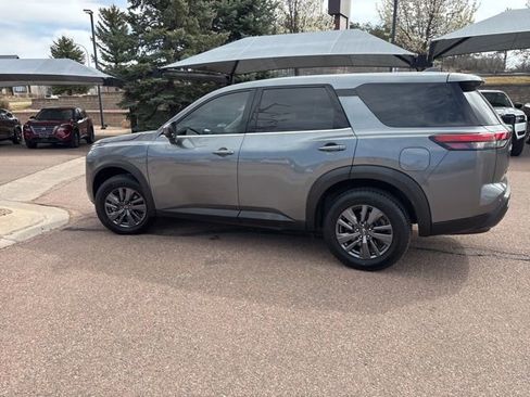 Used 2022 Nissan Pathfinder S image 6