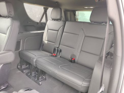 Used 2025 GMC Yukon XL Denali AWD/4WD image 9