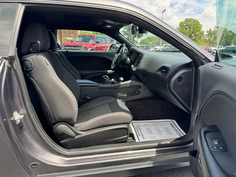 Used 2018 Dodge Challenger SXT RWD image 11