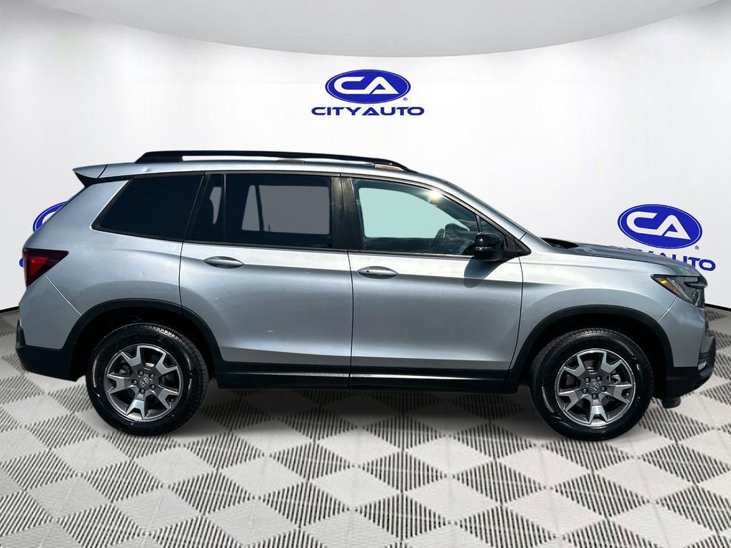 Used 2022 Honda Passport TrailSport image 2