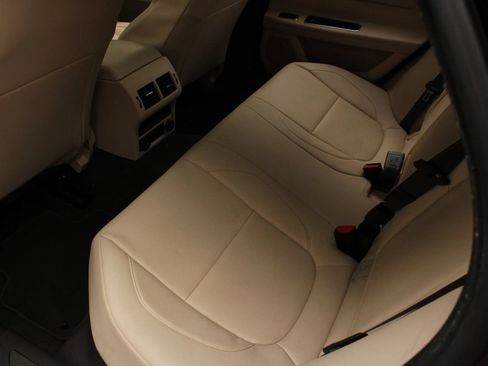 Used 2017 Jaguar XF Premium RWD image 20