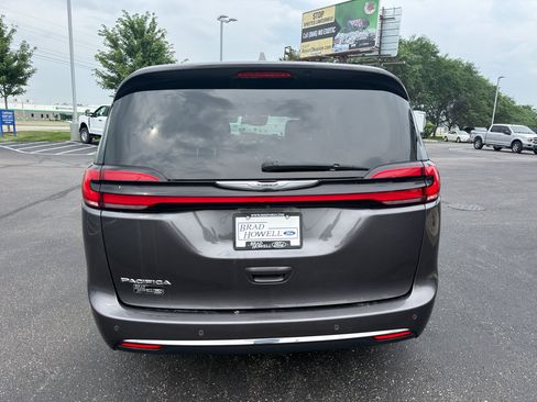 Used 2021 Chrysler Pacifica Touring-L FWD image 7