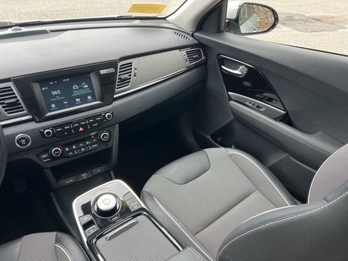Used 2019 Kia Niro EX w/ Cold Weather Package 2.0 FWD image 23