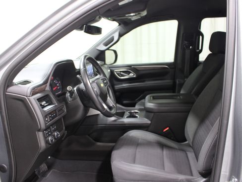 Used 2023 Chevrolet Suburban LS image 3