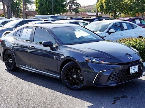 Used 2025 Toyota Camry SE w/ Convenience Package FWD image 3
