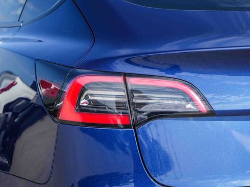 Used 2023 Tesla Model 3 Standard Range RWD image 9