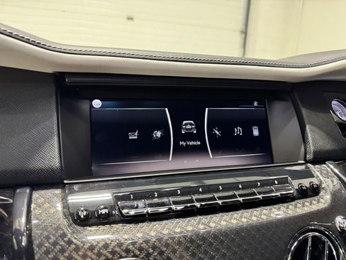 Used 2023 Rolls-Royce Cullinan Black Badge w/ Dark Exterior Package image 28