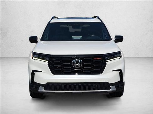 Used 2024 Honda Pilot TrailSport image 2