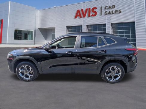 Used 2025 Chevrolet Trax LT w/ LT Convenience Package FWD image 11