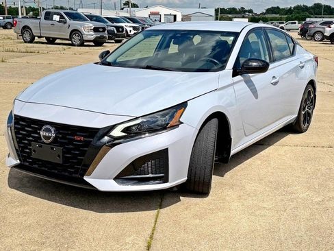 Used 2023 Nissan Altima 2.5 SR FWD image 7