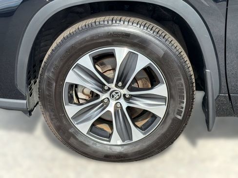 Used 2026 Toyota Highlander XLE AWD/4WD image 11