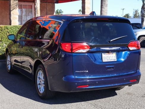 Used 2019 Chrysler Pacifica Touring image 6