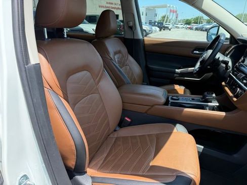 Used 2023 Nissan Pathfinder Platinum w/ Cargo Package AWD/4WD image 12