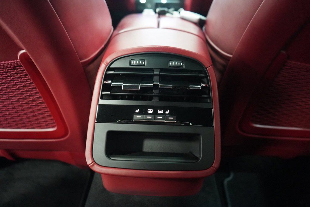 Used 2022 Maserati Quattroporte Trofeo RWD image 36