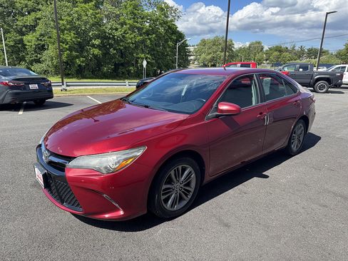 Used 2015 Toyota Camry SE FWD image 2