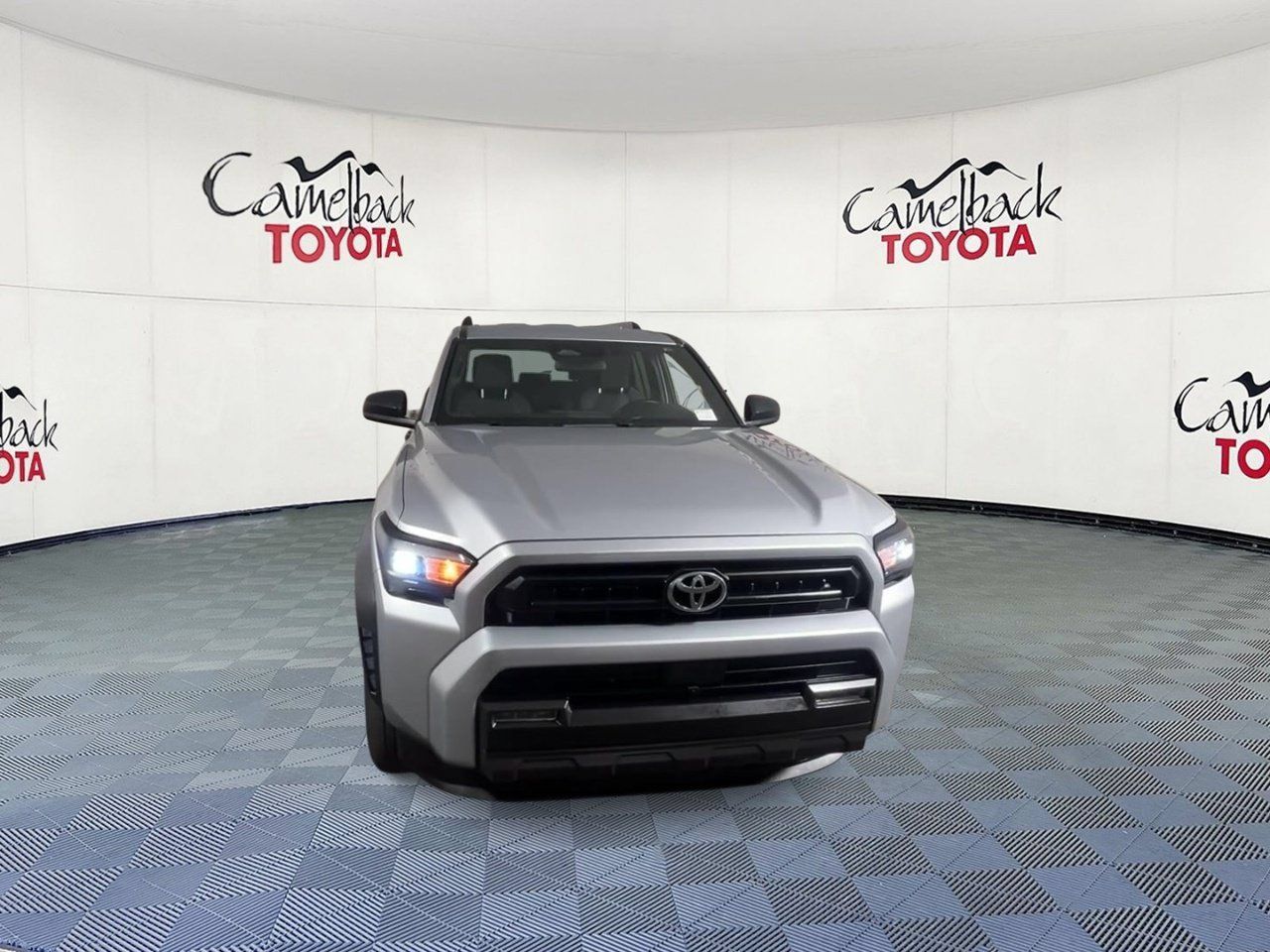 Used 2025 Toyota 4Runner SR5 AWD/4WD image 4