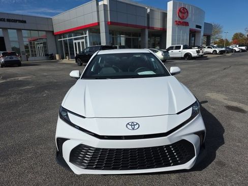 Certified 2025 Toyota Camry SE image 2