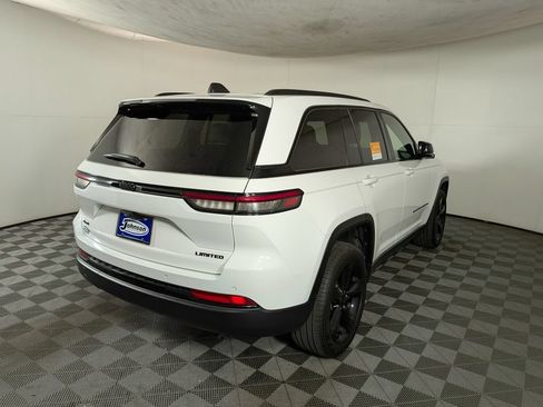 Certified 2025 Jeep Grand Cherokee Limited w/ Black Appearance Package AWD/4WD image 8