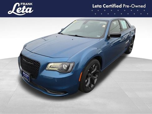 Used 2023 Chrysler 300 Touring w/ Sport Appearance Package image 3
