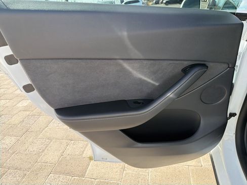 Used 2021 Tesla Model Y 2WD image 23