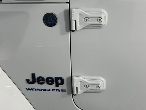 Used 2025 Jeep Wrangler Unlimited Sahara w/ Safety Group image 12