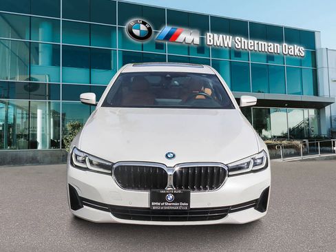 Certified 2023 BMW 530e w/ Convenience Package image 2