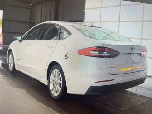 Used 2019 Ford Fusion SE image 5
