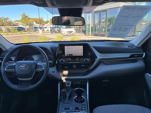 Used 2024 Toyota Highlander LE image 20