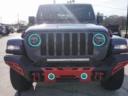 Used 2023 Jeep Gladiator Sport image 9