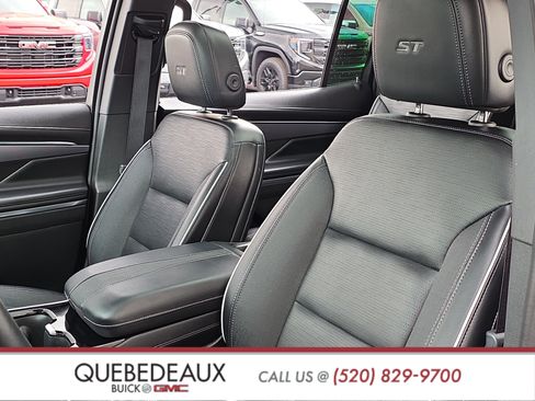 Used 2025 Buick Enclave Sport Touring w/ Power Package FWD image 12