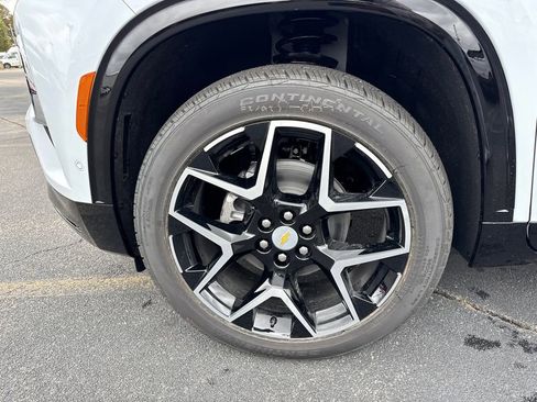 New 2026 Chevrolet Traverse High Country w/ LPO, Floor Liner Package FWD image 12