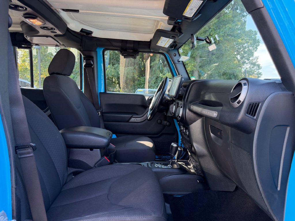 Used 2017 Jeep Wrangler Unlimited Sport w/ Connectivity Group AWD/4WD image 18