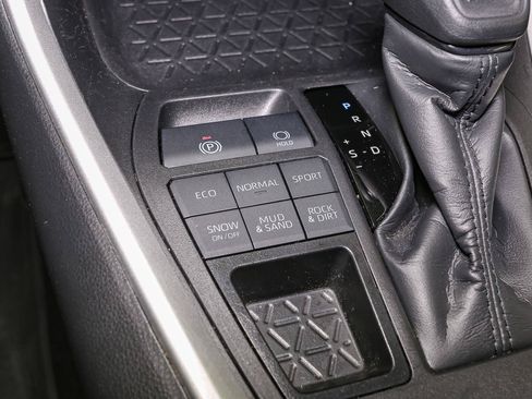 Used 2025 Toyota RAV4 XLE AWD/4WD image 32