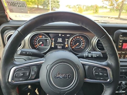 Used 2018 Jeep Wrangler Unlimited Sahara AWD/4WD image 21