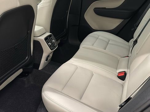 New 2026 Volvo XC40 B5 Ultra w/ Protection Package Premier AWD/4WD image 27