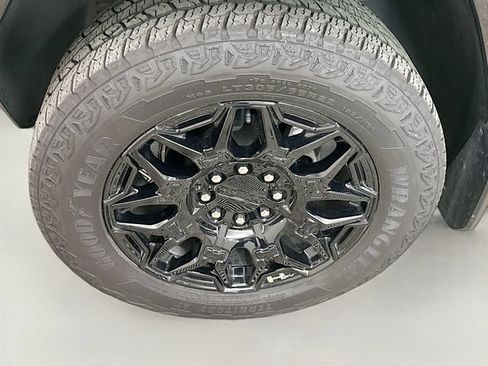 Used 2025 GMC Hummer EV 2X w/ LPO, Sport Package AWD/4WD image 33