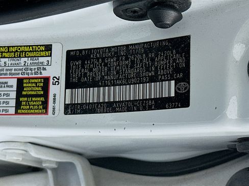 Used 2020 Toyota Camry SE image 12