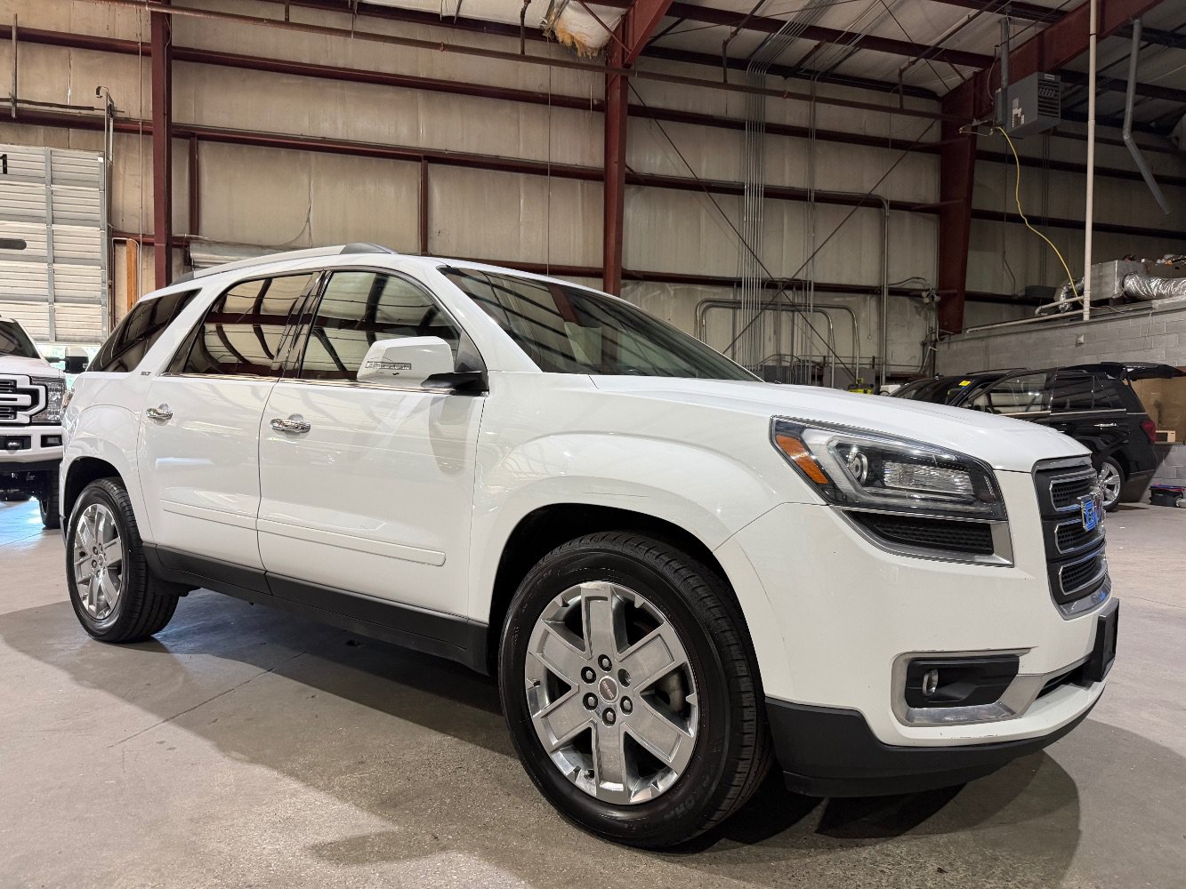 Used 2017 GMC Acadia Limited SLT FWD image 1