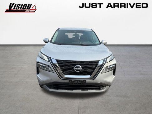 Used 2023 Nissan Rogue SV image 2