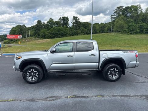 Used 2023 Toyota Tacoma TRD Off-Road w/ Technology Package AWD/4WD image 5