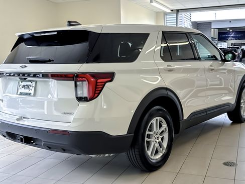 Used 2026 Ford Explorer Active AWD/4WD image 4