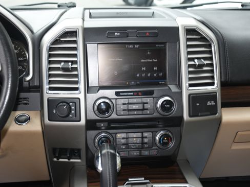 Used 2015 Ford F150 Lariat w/ Equipment Group 502A Luxury image 19