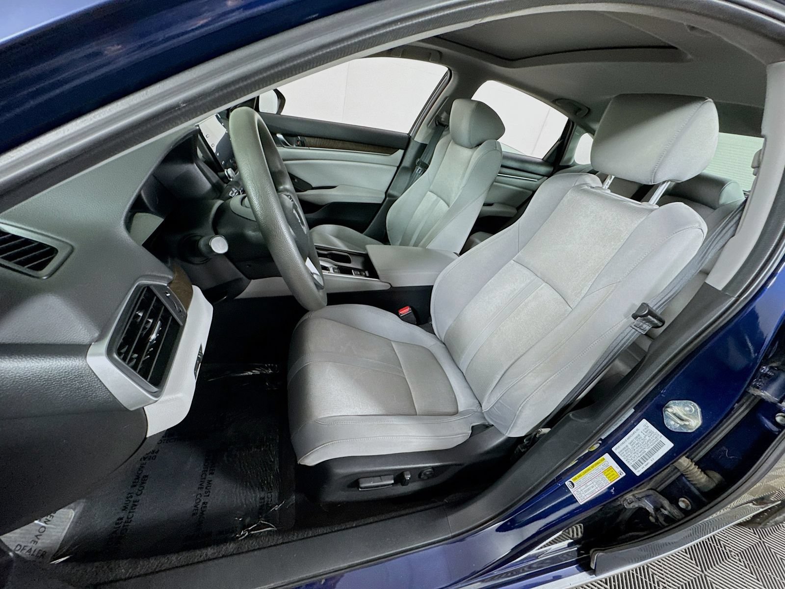 Used 2018 Honda Accord EX image 12