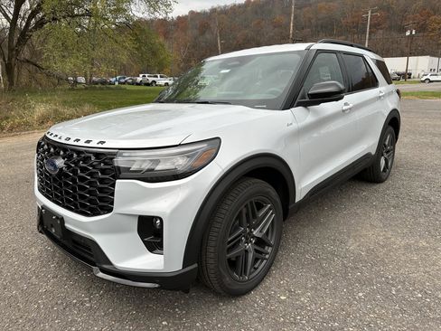 New 2026 Ford Explorer ST-Line w/ ST-Line Street Pack image 2