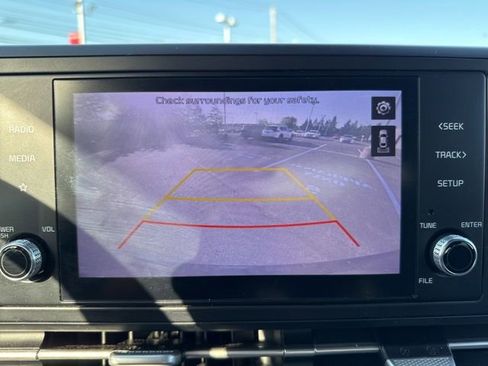 Used 2022 Kia Carnival LX FWD image 13