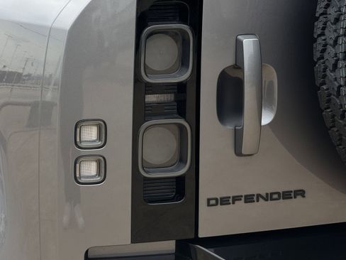 Used 2022 Land Rover Defender 110 X image 12