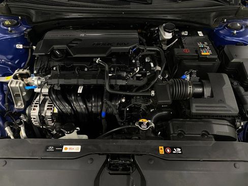 Certified 2025 Hyundai Elantra SEL image 11